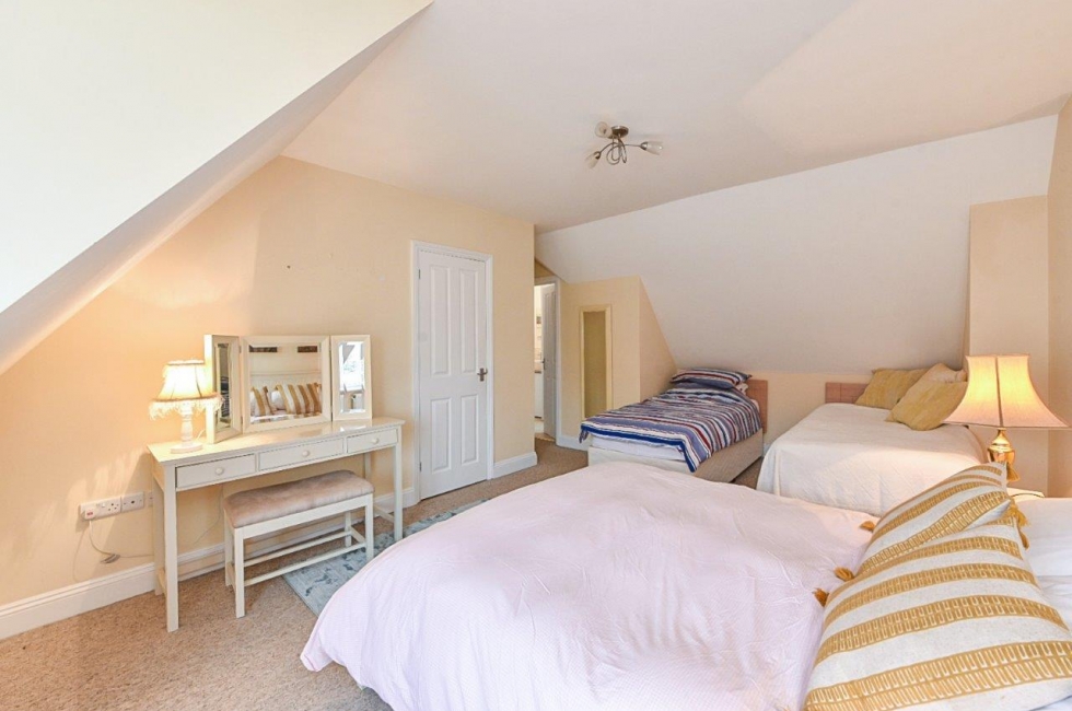 Holiday Lettings, West Wittering Cockle Beach House Baileys Estate Agent